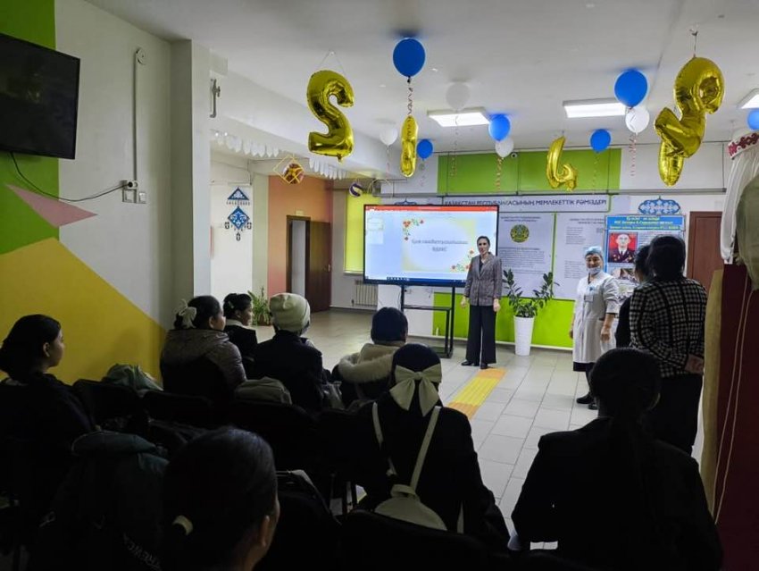 Қыз инабаттылығымен әдемі